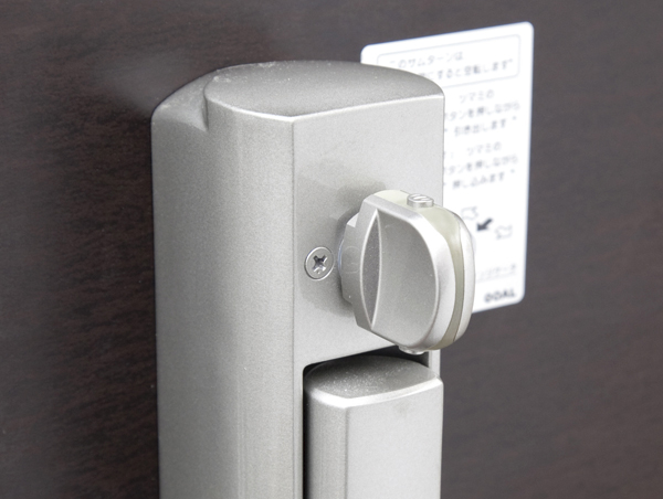 Security.  [Crime prevention thumb turn] To the entrance door inside knob, Crime prevention thumb turn has been adopted. It prevents incorrect lock in advance (same specifications)