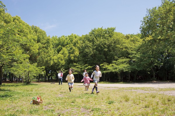  [Inagawa park] Foot race, Square Ya to play with carefree such as badminton, There is also a playground equipment playground equipment has been installed Square. Even a holiday to not have to go out to the suburbs, Everyone can enjoy sufficient family near (Free, A 4-minute walk ・ About 300m)