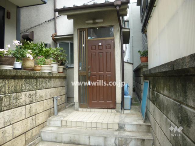 Entrance. Entrance of the property