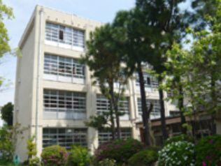 Primary school. 320m "Kozono elementary school" to the Amagasaki Municipal Kozono Elementary School is located in the residential area of ​​Wakaoji 3-chome. Founded is 1968.