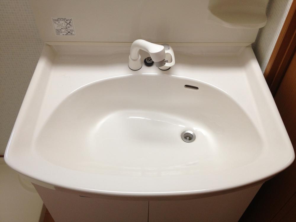 Wash basin, toilet. Local (11 May 2013) Shooting