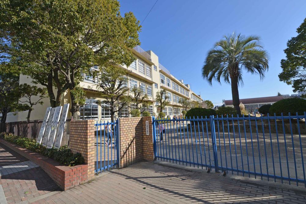 Primary school. All Enwa until elementary school 190m education facilities within a 10-minute walk