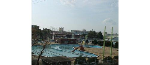 Other Environmental Photo. Located in 450m Nisshin Junior High School north to citizen pool, 25m pool and a 50m pool, Equipped with a family pool (surcharge). Use period is 7 / 15 ~ 8 / 31 (round)