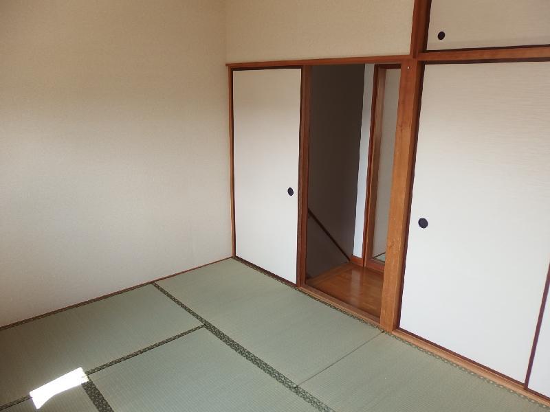 Living and room. Second floor Japanese-style room (south)