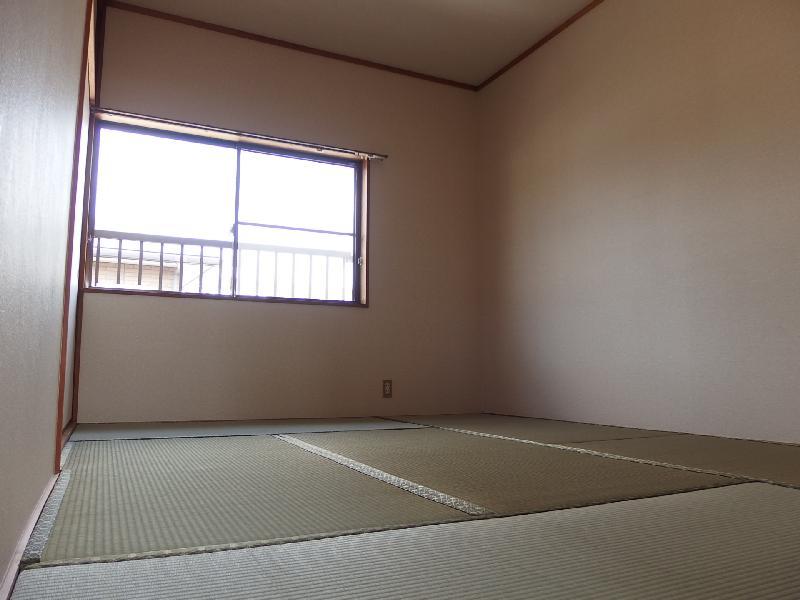Living and room. Second floor Japanese-style room (north)
