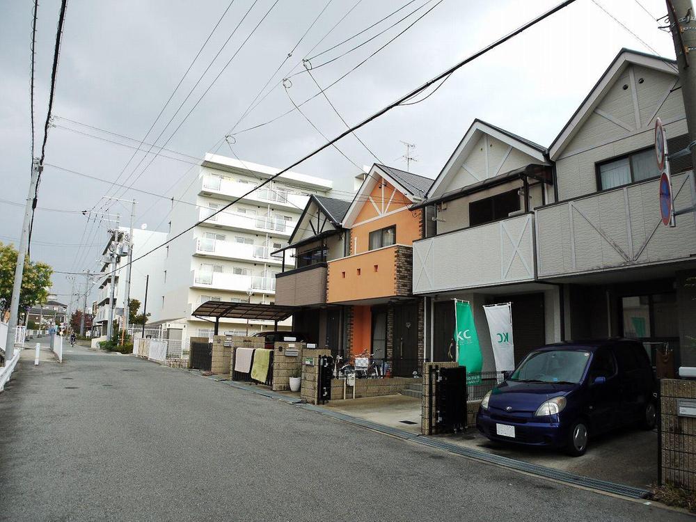 Local photos, including front road. It is spacious front road of width 7m garage is also happy to