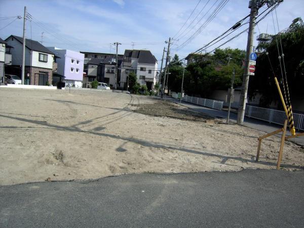 Local photos, including front road. Vacant lot of local as seen from the west side road