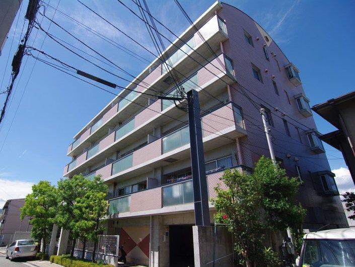 Local appearance photo. Is convenient bus available from the Hankyu Mukonosō Station! Neighborhoods, It has become the environment in which there is a green! It is the top floor facing south!