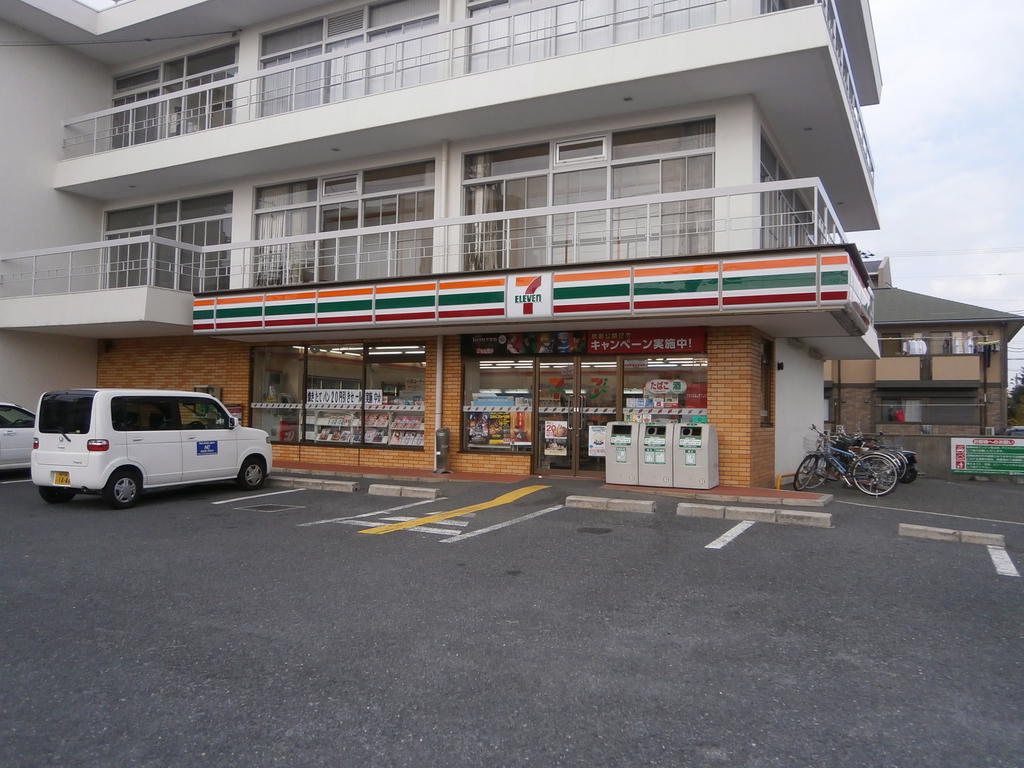 Convenience store. Seven-Eleven Amagasaki Minamitsukaguchi 2-chome up (convenience store) 388m