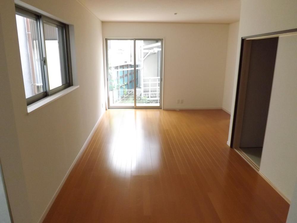 Same specifications photos (living). Same specifications photos (living) Unnecessary and easy care wax! 