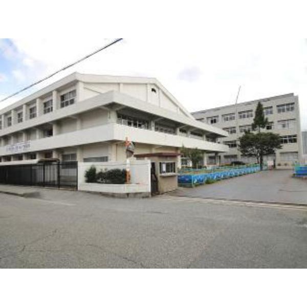 Primary school. 522m until the Amagasaki Municipal Oshima Elementary School (elementary school)