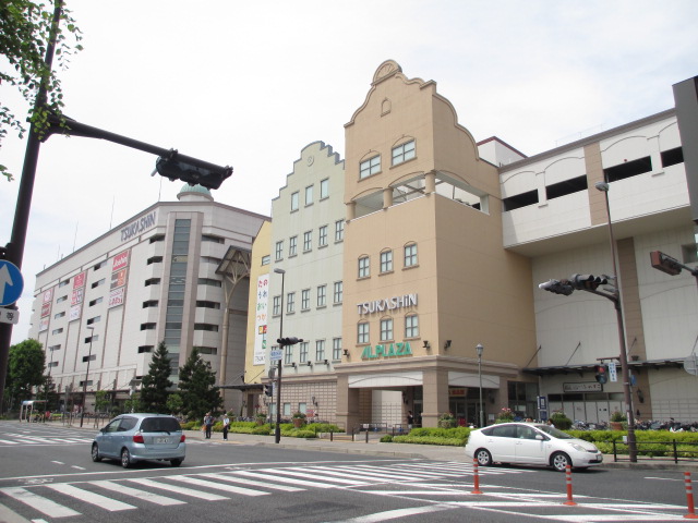 Shopping centre. Gunze Town Center Tsukashin until the (shopping center) 689m