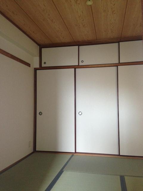 Non-living room. Japanese-style room 4.5 Pledge