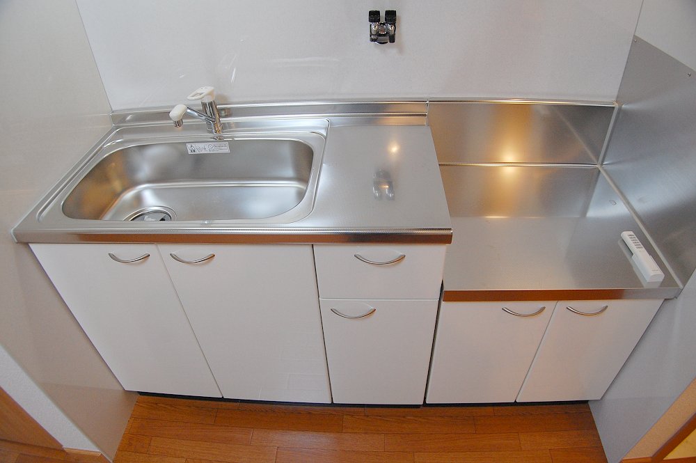 Other room space. Sink is also widely easy-to-use!