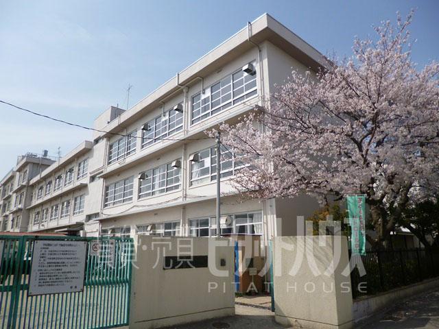 Primary school. 435m until the Amagasaki Municipal Kinrakuji Elementary School