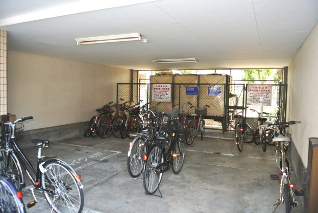 Other common areas. Covered parked space of the first floor
