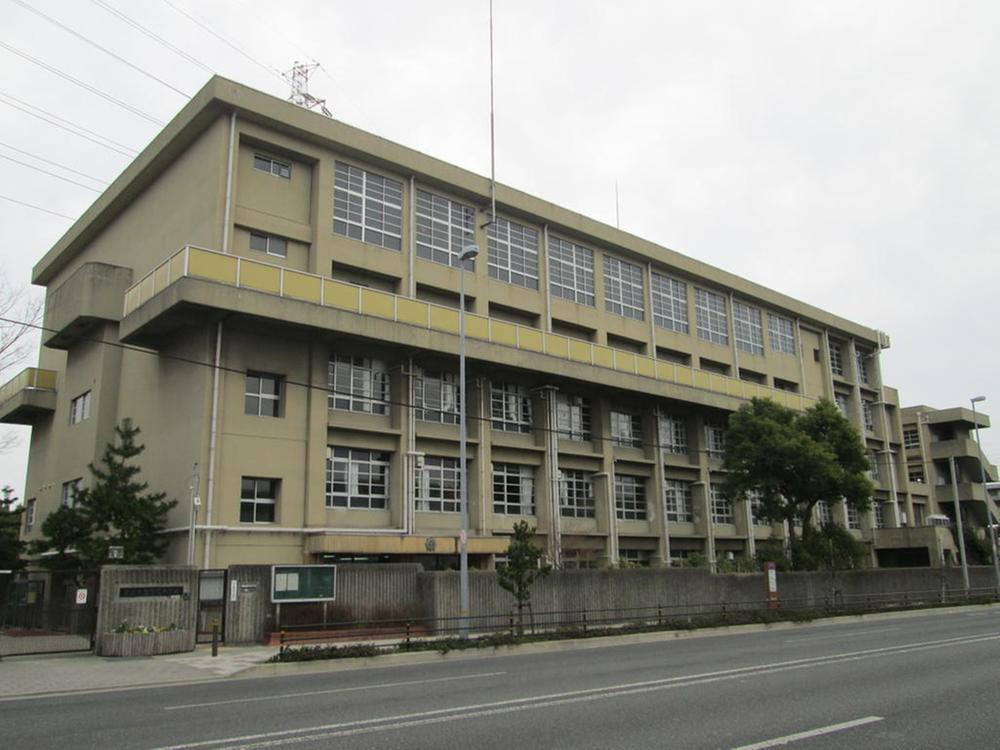 Junior high school. 658m until the Amagasaki Municipal Joyo junior high school