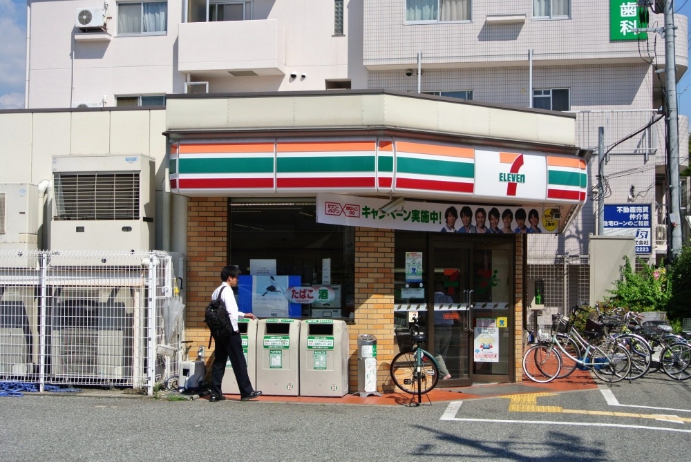 Convenience store. Seven-Eleven 17m to Amagasaki Nanamatsu Machiten (convenience store)