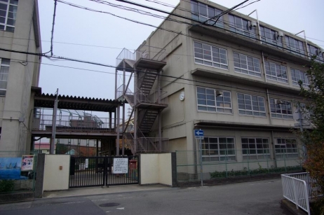 Junior high school. 651m until the Amagasaki Municipal Taisei Junior High School (Junior High School)