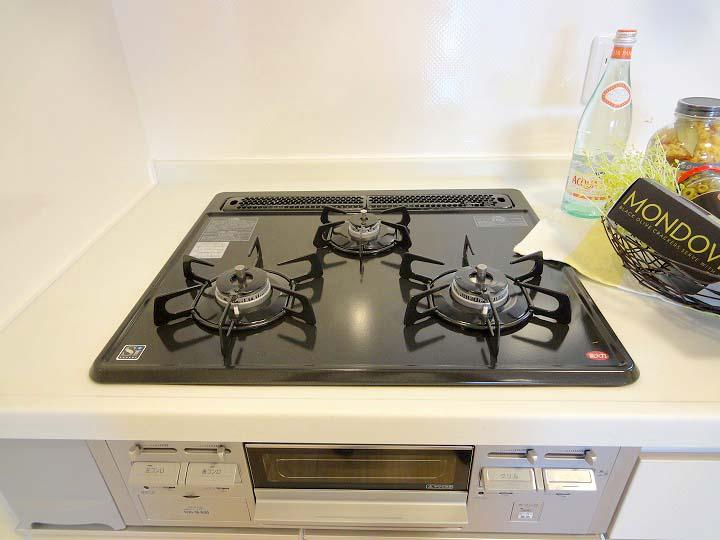 Kitchen. Is the SI sensor stove high firepower. It will spread the width of the dishes