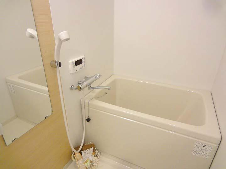 Bathroom. We replaced water heater. With reheating function, I'll put in a warm bath.