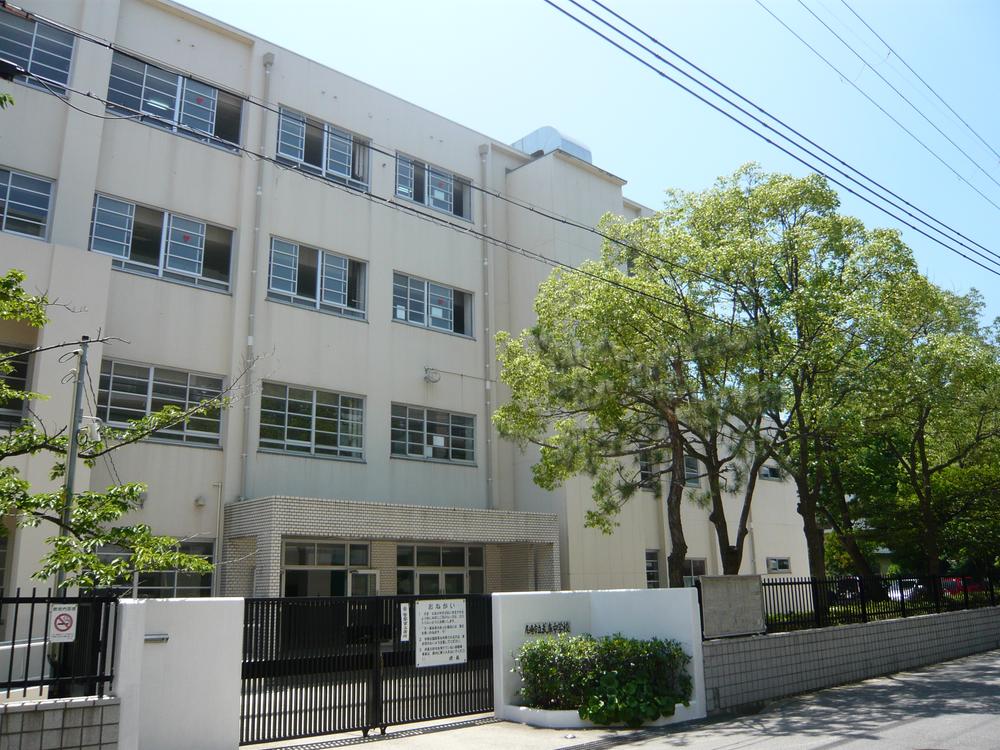 Junior high school. 760m until the Amagasaki Municipal Muko junior high school