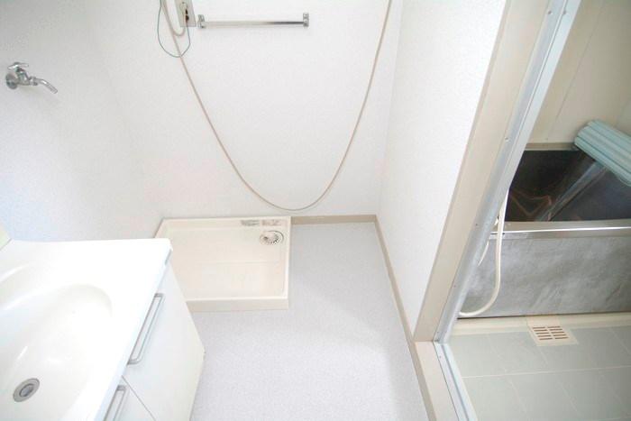 Wash basin, toilet