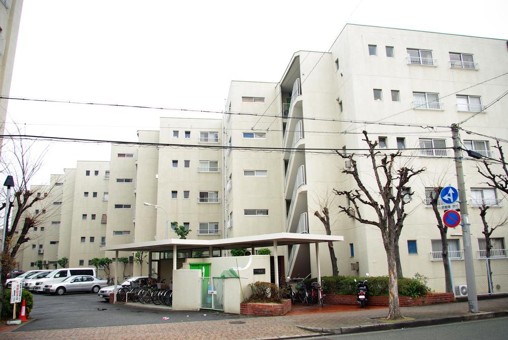 Local appearance photo. Bal flights are convenient for Hankyu Tsukaguchi Station, You can also access the JR Amagasaki Station!
