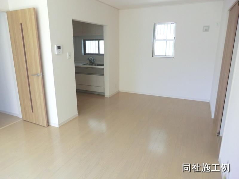 Same specifications photos (living). (Same specifications photo) 15 Pledge of Living, It has become a bright space that there is daylight from the south. 