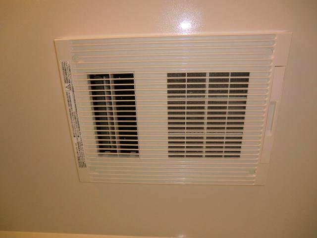 Cooling and heating ・ Air conditioning. Local photo (bathroom heating dryer)