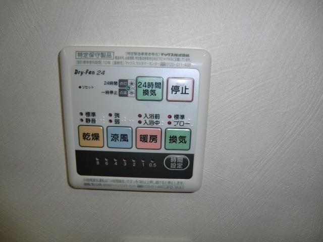 Cooling and heating ・ Air conditioning. Local photo (bathroom heating dryer remote control)