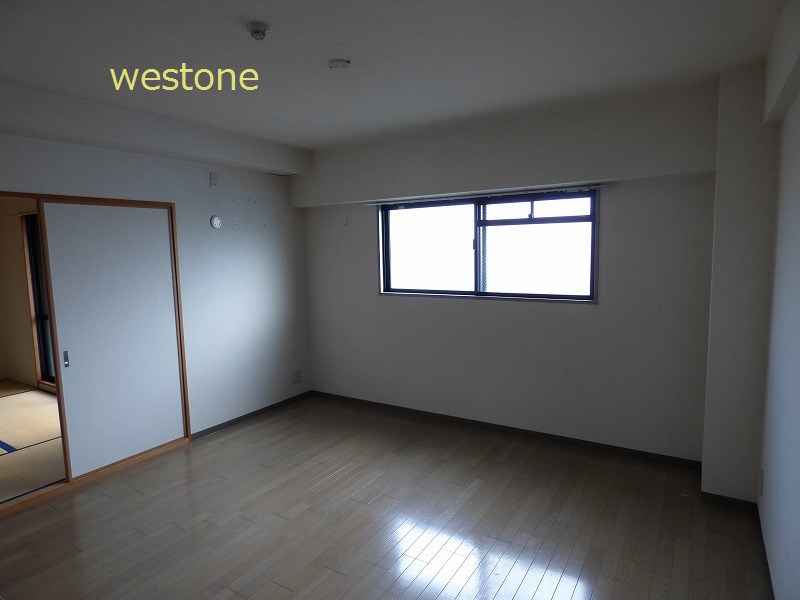 Living and room. Japanese-style room and is adjacent