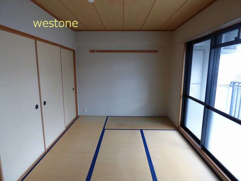 Other room space. Japanese-style room 6 quires Bright is