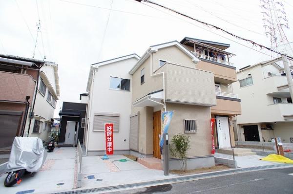 Local appearance photo. Newly built two-story property is, It appeared to Motohama cho. The remaining 1 compartment. 