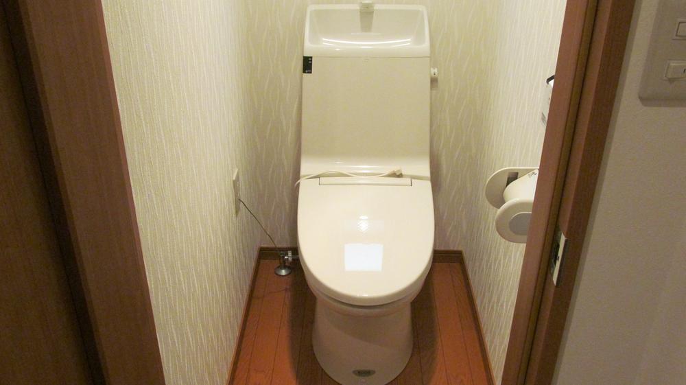 Toilet. Without waste clean space in the bidet of wall-mounted remote control. It is calm some toilet. 