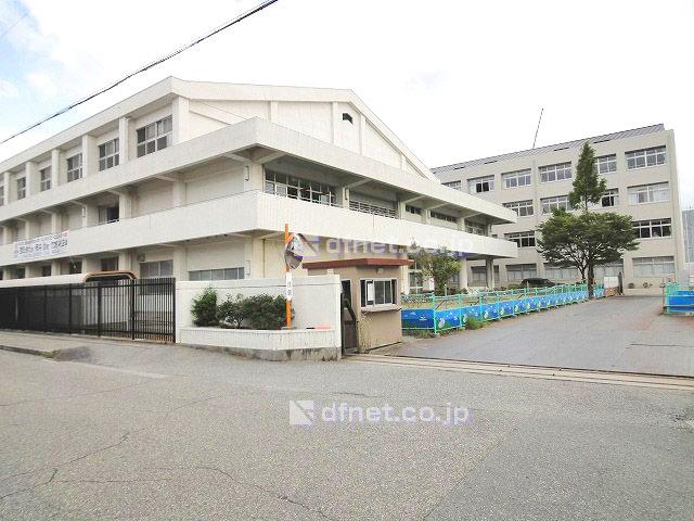 Primary school. 917m until the Amagasaki Municipal Oshima Elementary School