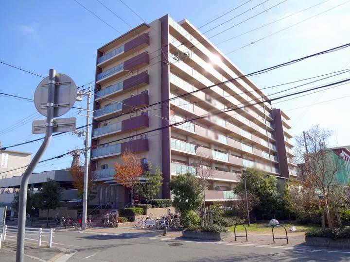 Local appearance photo. Heisei 18 years dating from the apartment! The total number of units is located 104 units.