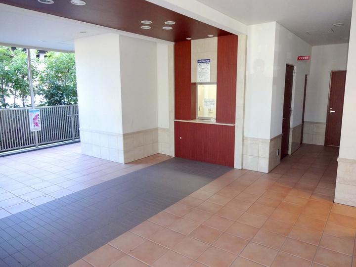 Local appearance photo. Entrance is Hall! Because there is of course auto-lock, It is a security surface also safe.