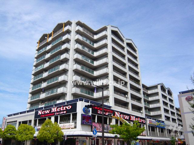 Local appearance photo. It is located a 5-minute walk from JR Amagasaki Station.
