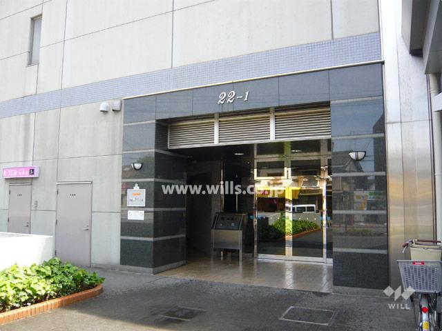 Entrance. Common areas