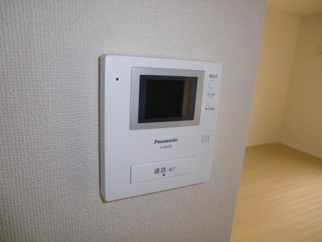 Security equipment. Safe color monitor intercom to crime prevention! 
