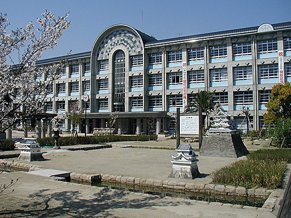 Primary school. Municipal Akirajo up to elementary school (elementary school) 609m