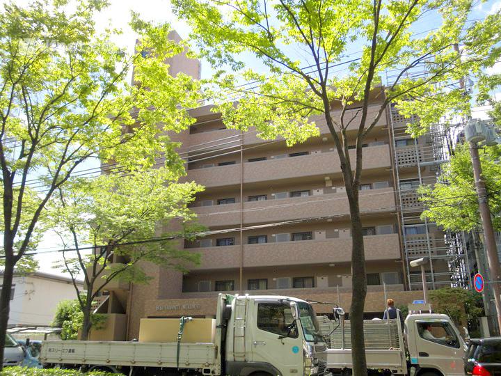 Local appearance photo. In the north is Yamate trunk line, Movement by car is also a convenient location