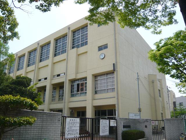 Primary school. 975m until Minami Sonoda Elementary School