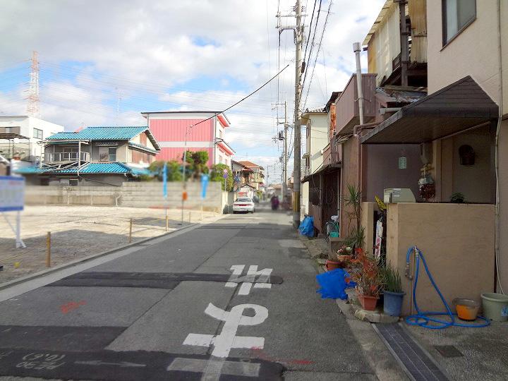 Local photos, including front road. And spacious the front road, Parking is also a breeze