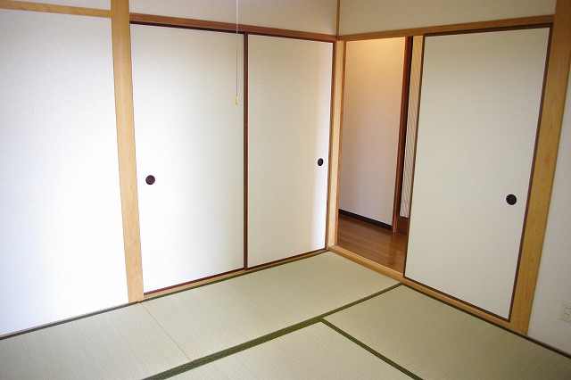 Living and room. 6 Pledge of Japanese-style room