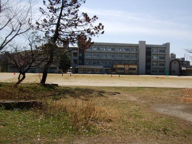 Junior high school. 809m until the Amagasaki Municipal Tachibana Junior High School