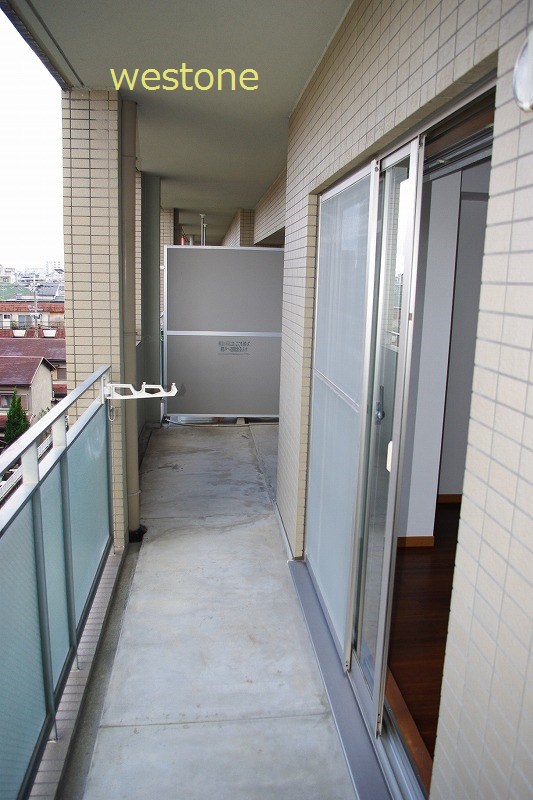 Balcony. Laundry is also a lot Hoseru balcony.