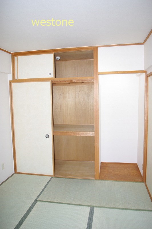 Other room space. Japanese-style room 6 quires, Also offers plenty of storage.