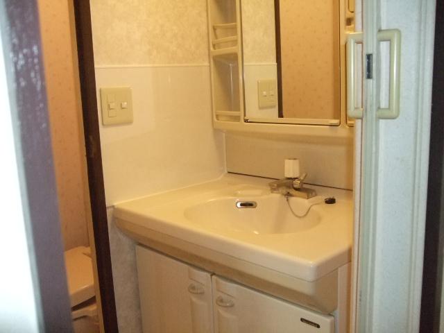 Wash basin, toilet